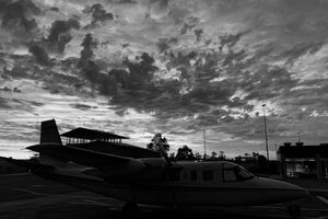 На борту самолета находились три человека