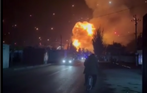 Местные жители сняли момент взрыва на складе боеприпасов россиян в Седово