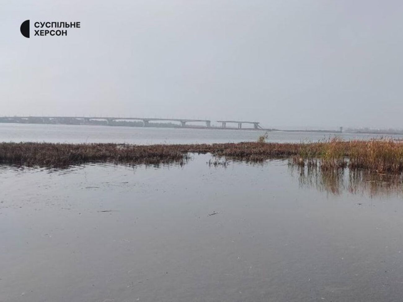 Антонівський міст біля Херсона. Листопад 2022 року