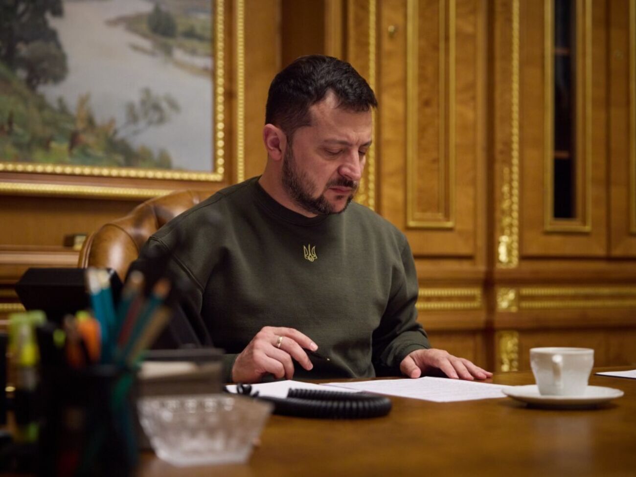 Зеленский подал в Раду законопроекты о продлении военного положения и всеобщей мобилизации