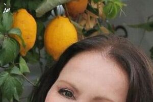 Ротару не коментувала таємного переїзду онука за кордон у 2022 році