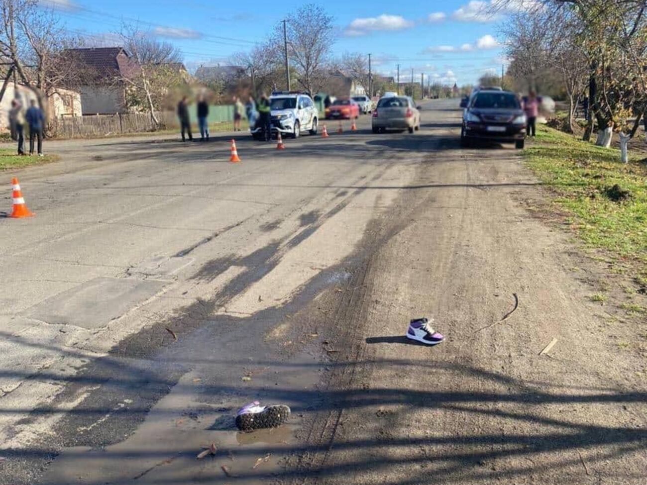 Дети ехали на велосипедах, когда их сбила Honda Civic