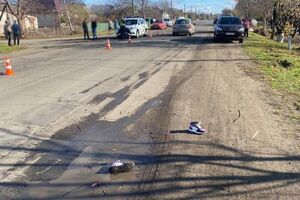 Дети ехали на велосипедах, когда их сбила Honda Civic