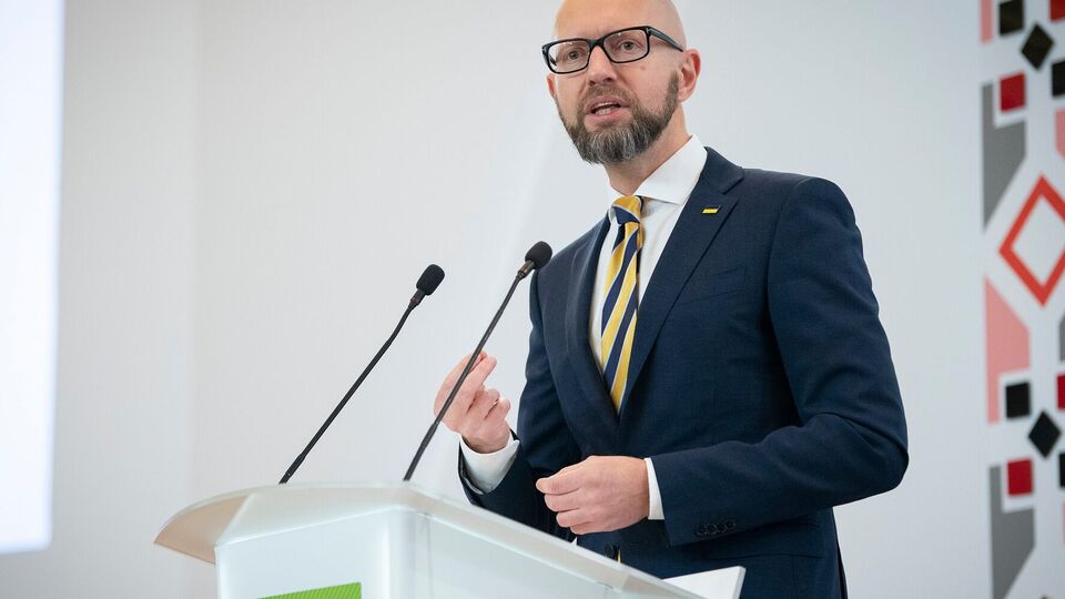 Яценюк: Путін усе робив по бліцкригу – і програв, але йому вдалося те, чого я не очікував: змінити бліцкриг на затяжну війну і продати це своєму одурманеному населенню
