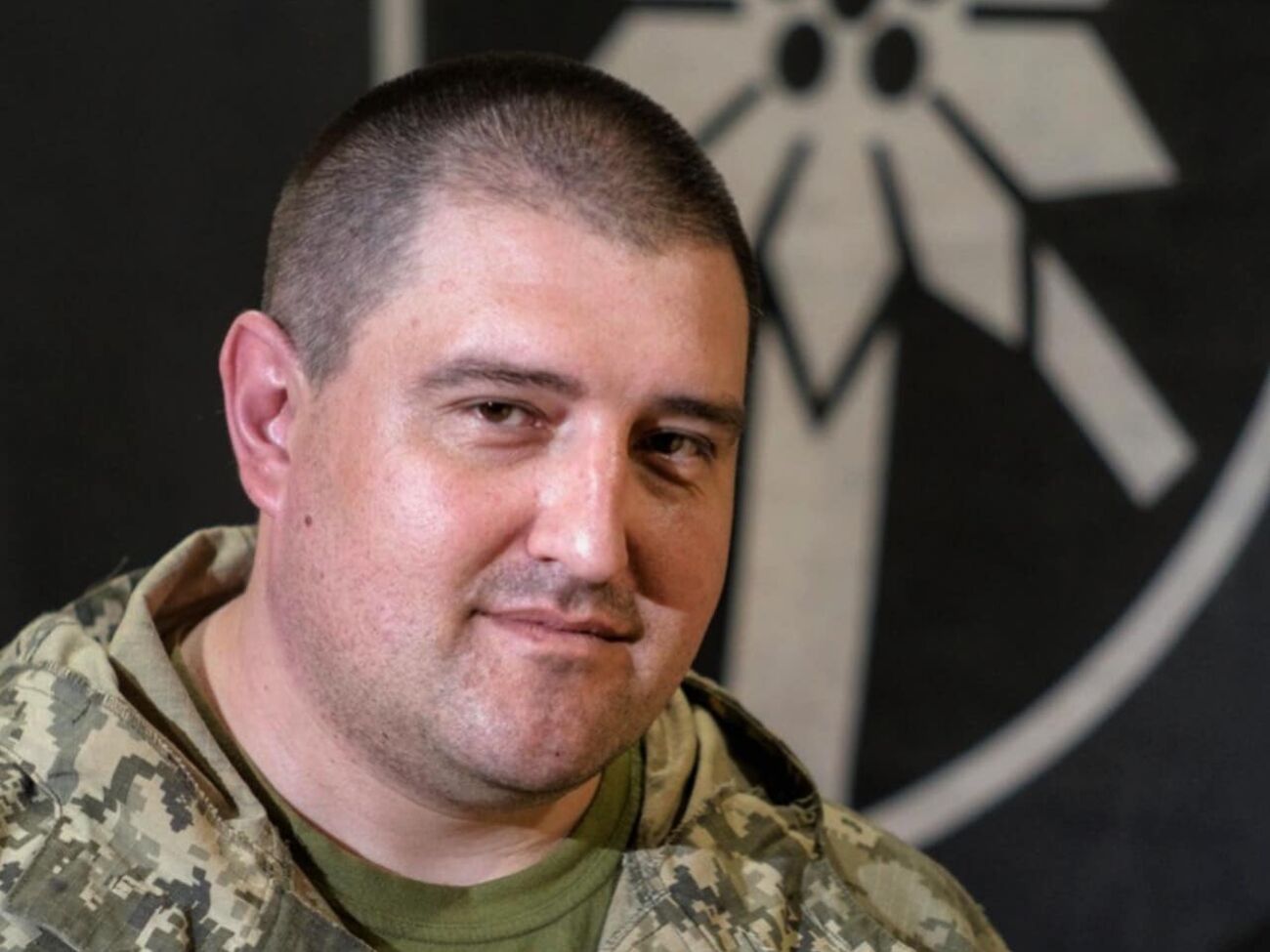 По данным СМИ, комбриг прибыл буквально через две минуты после прилета