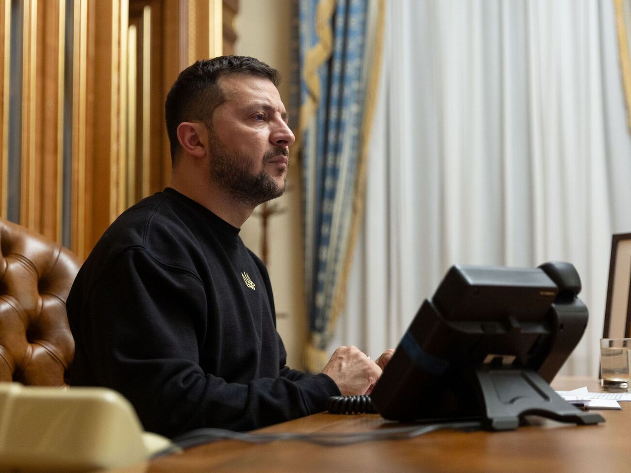 Зеленский обсуждал с собеседником украинскую формулу мира