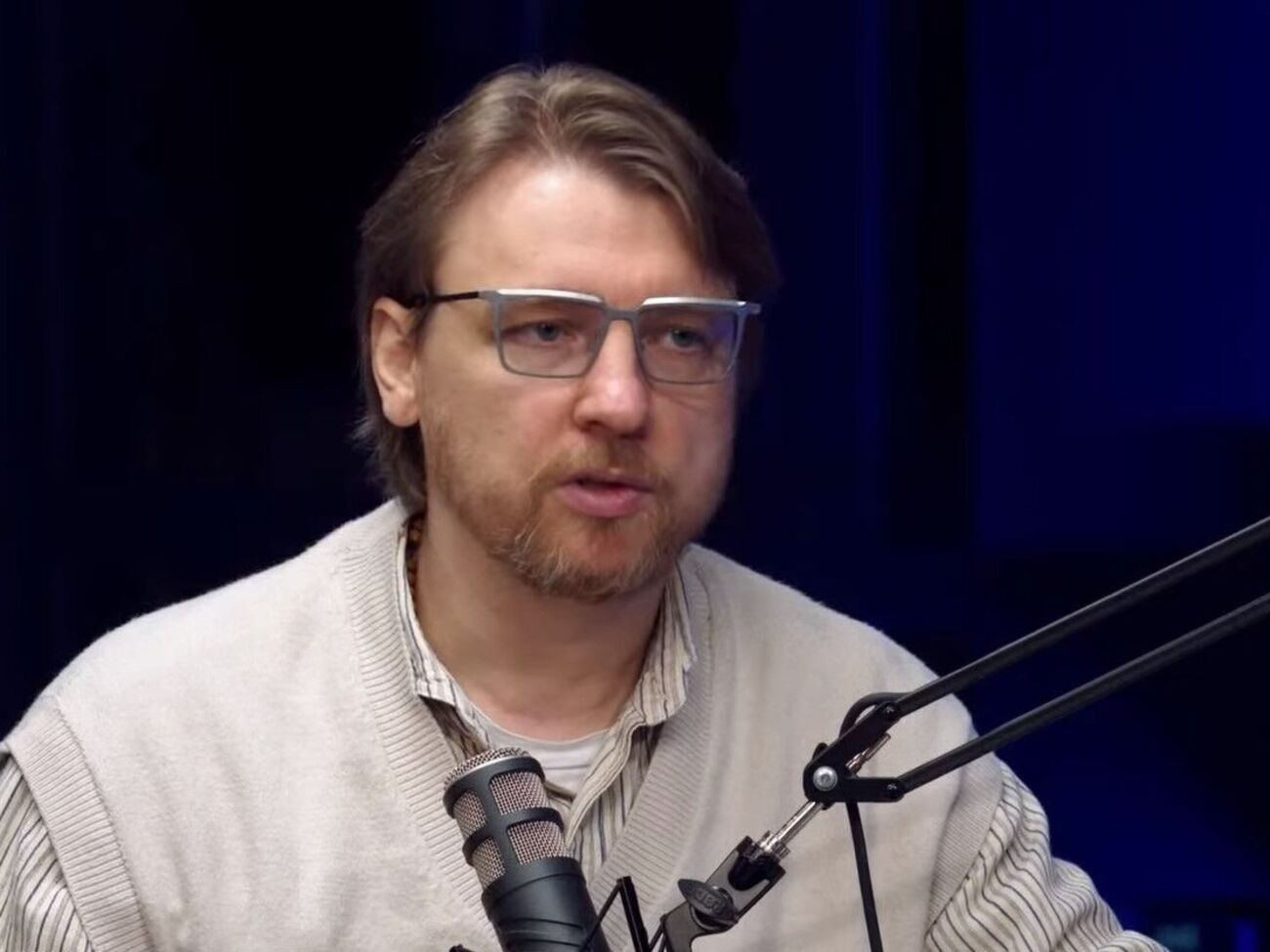 Петров считает, что "Украинская правда", "как "Страна", как российские медиа, играет на стороне россиян"