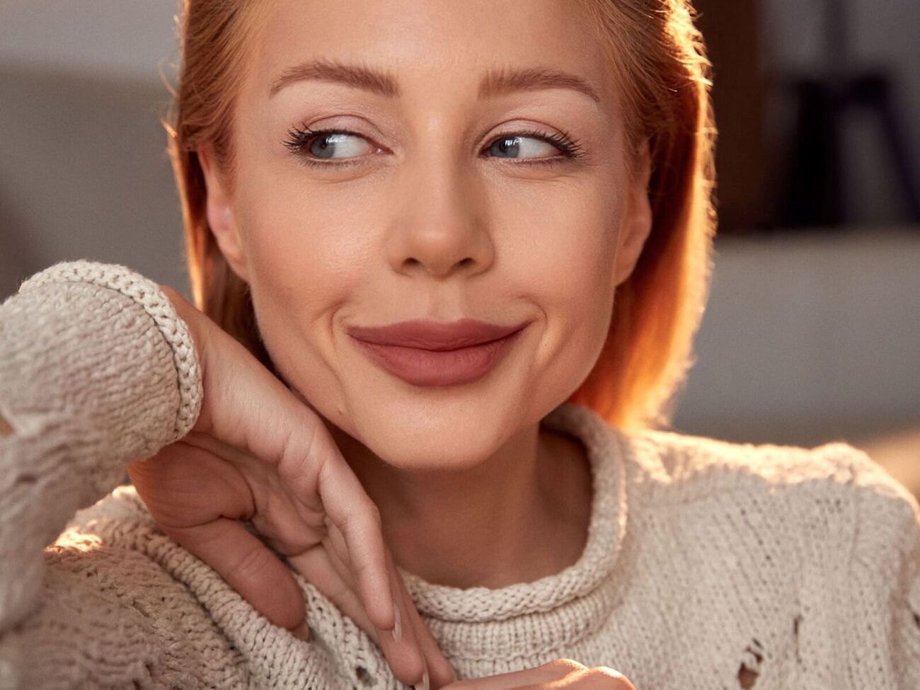 Тина Кароль продемонстрировала подписчикам косметику, которой пользуется, а также показала, как ее наносить