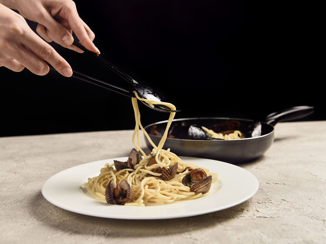 Макарони потрібно обсмажити до легкої скоринки