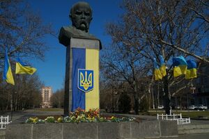 Памятник Тарасу Шевченко в Херсоне