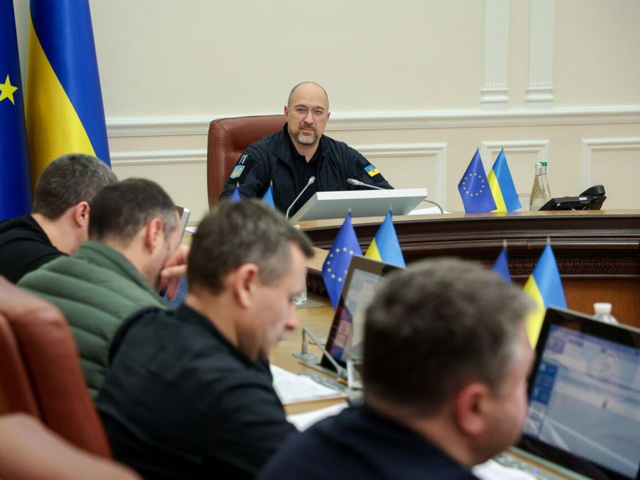 Субсидии на оплату жилищно-коммунальных услуг получают 1,3 млн семей, в среднем в октябре это было около 760 грн на семью, отметил Шмыгаль