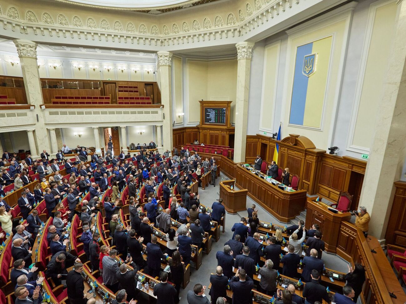 Рада нашла 253 голоса за закон о "военном НДФЛ"