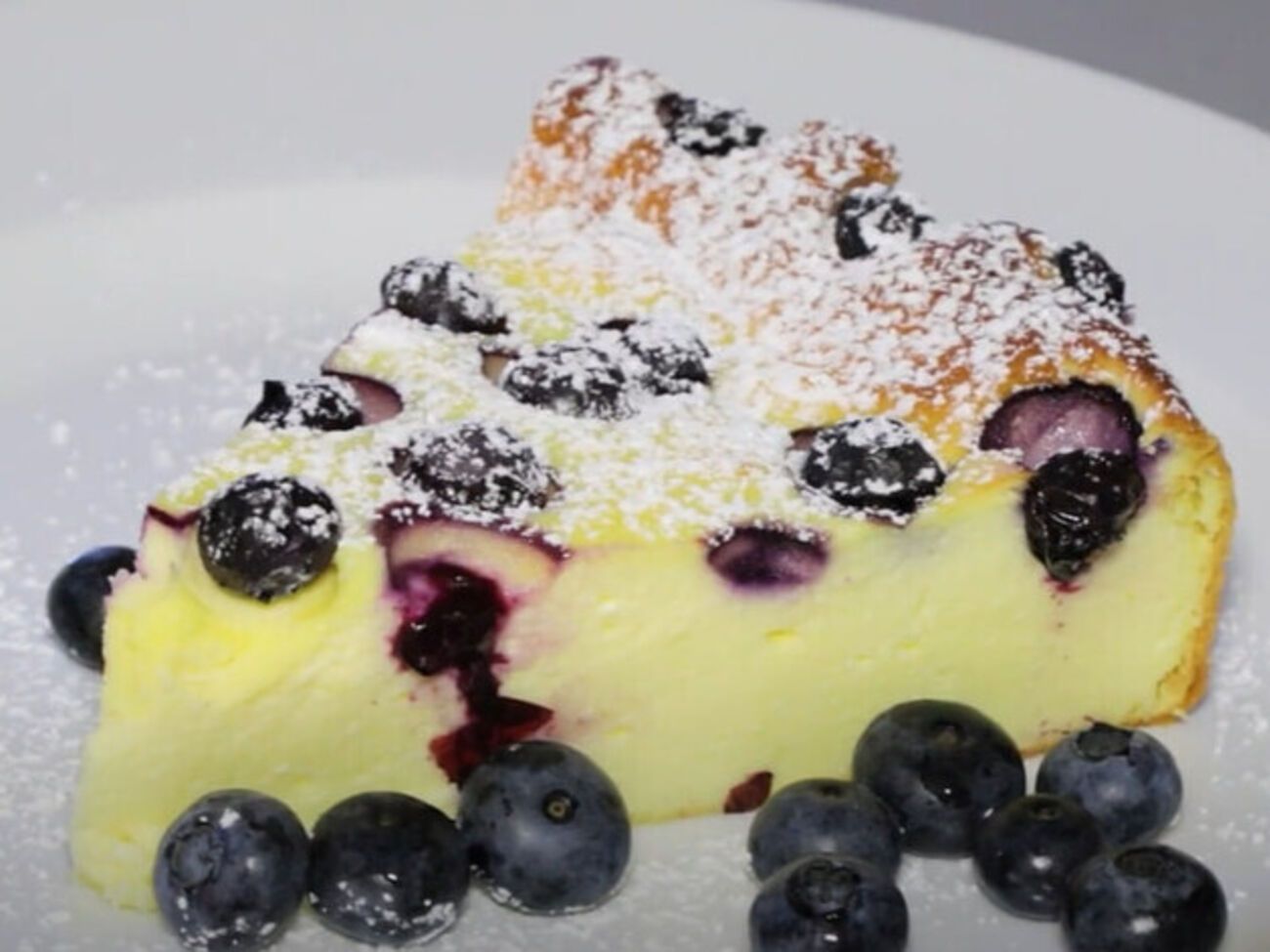 Выпекайте запеканку в духовке 60 минут при температуре 180 °C