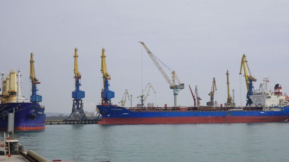 Росія планує перетворити Маріуполь на логістичний хаб для експорту краденої української продукції і ввезення російського озброєння