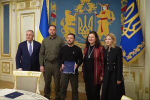 Матернова передала Зеленскому отчет ЕК о прогрессе Украины на пути в ЕС