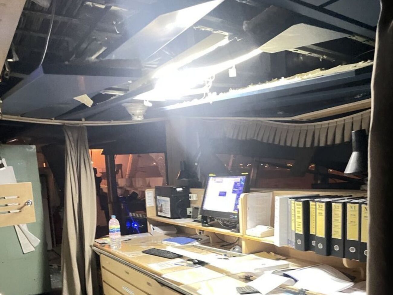 Повреждены помещения судна