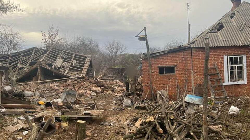 В результате российских обстрелов, кроме частных домов, повреждены многоэтажки, гаражи и учебное заведение, отметили в прокуратуре Донецкой области