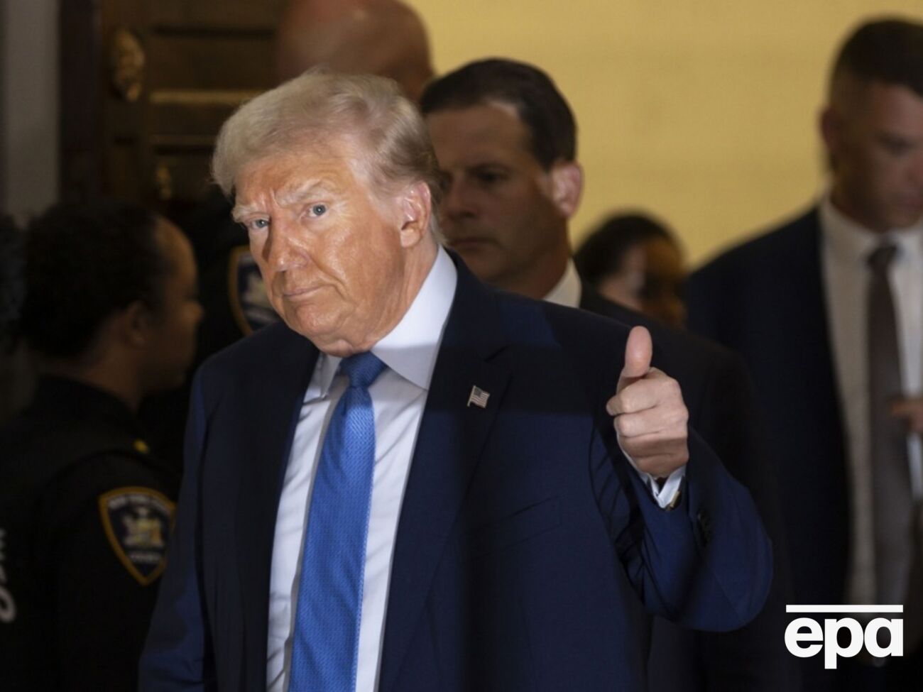 Трамп (на фото) отклонил приглашение Зеленского посетить Украину