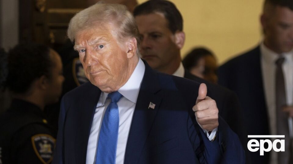 Трамп (на фото) отклонил приглашение Зеленского посетить Украину