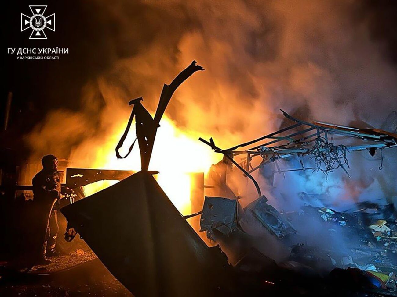 Окупанти обстріляли Куп'янськ, у місті виникла пожежа, яку загасили співробітники ДСНС України