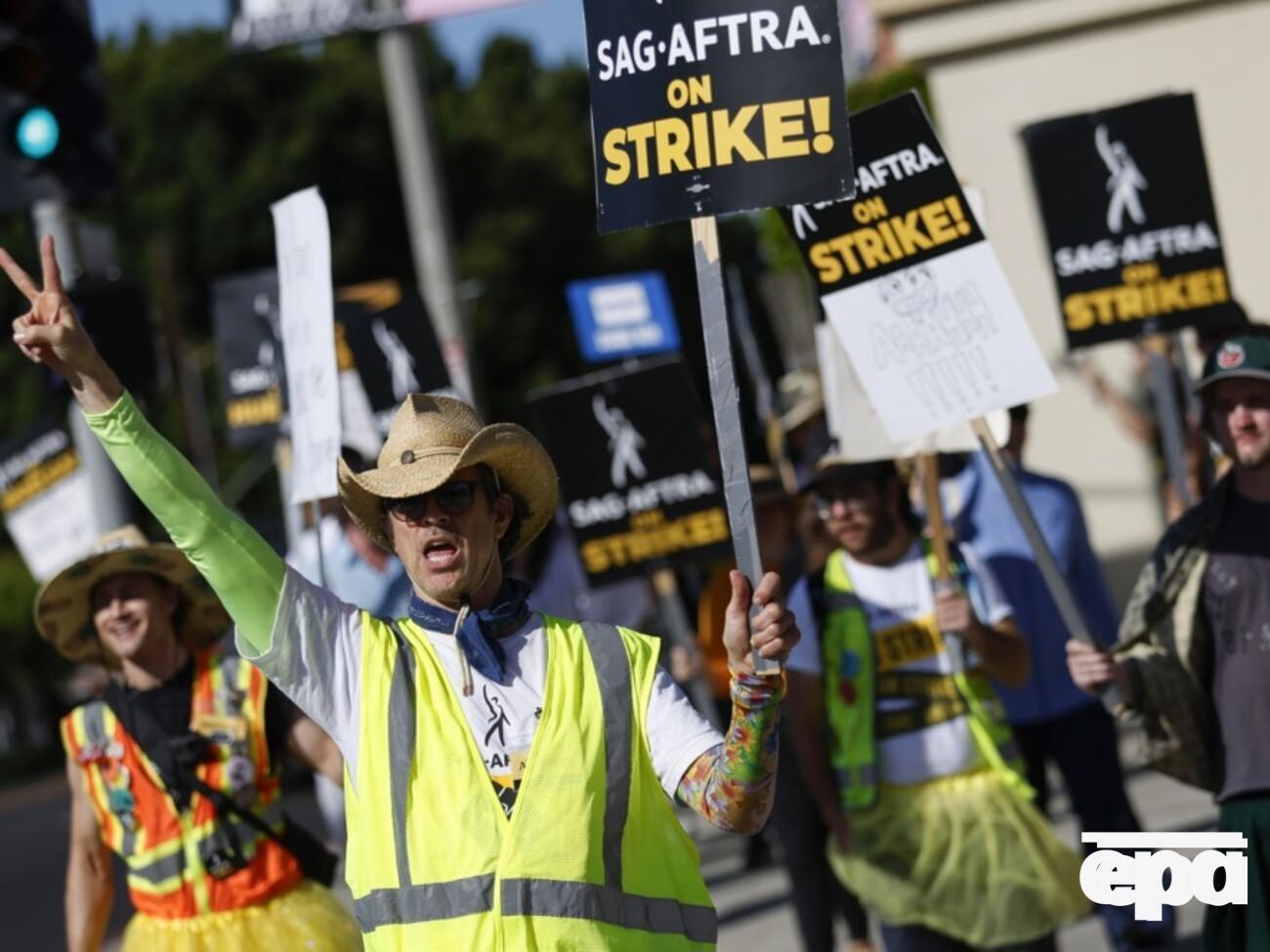 Забастовки в Голливуде начались 2 мая