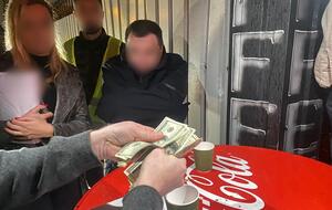 Деньги спрятали в бумажном стакане