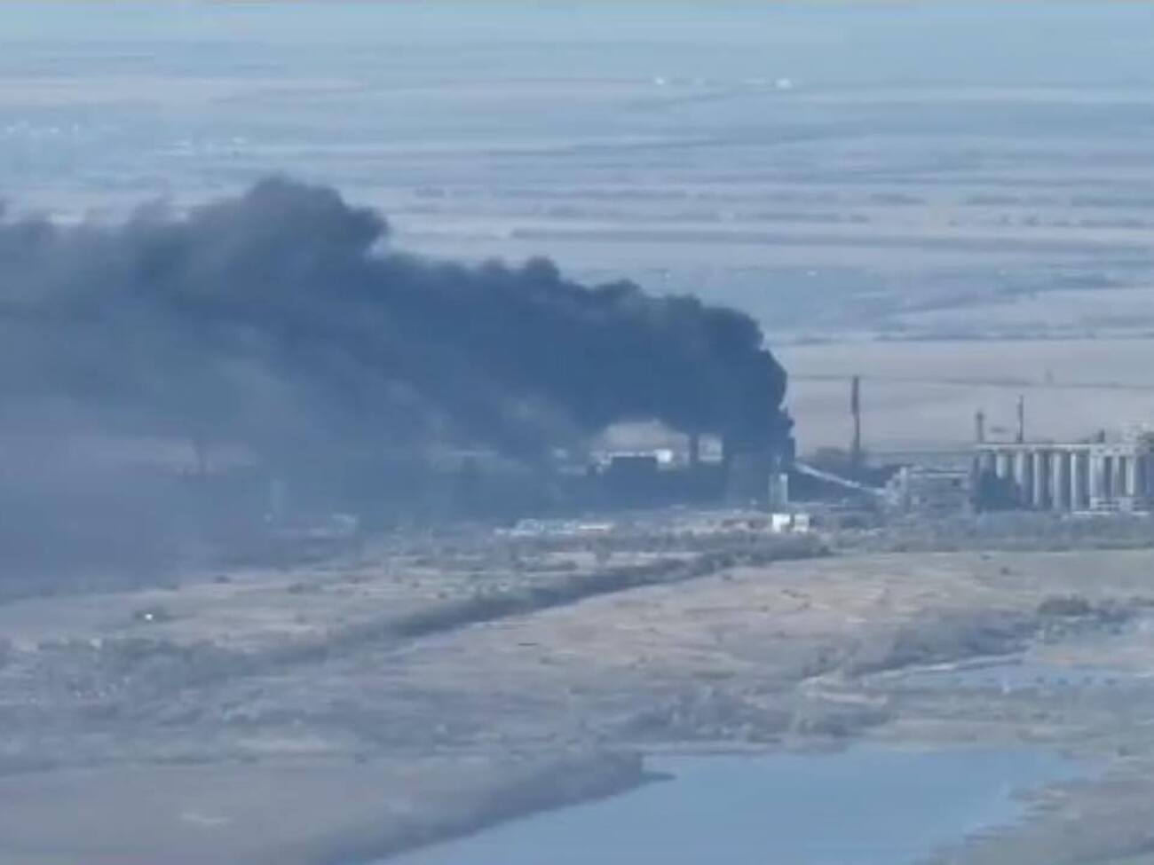 На АКХЗ не осталось ни одного сотрудника, но там прячутся 17 гражданских