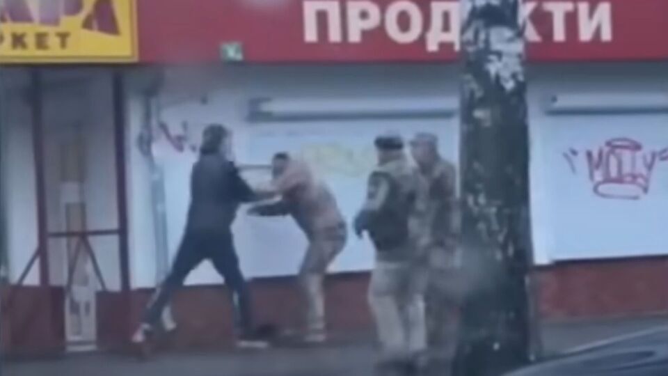 В Житомире на работника ТЦК напал неизвестный мужчина, нанес телесные повреждения и сбежал с места происшествия