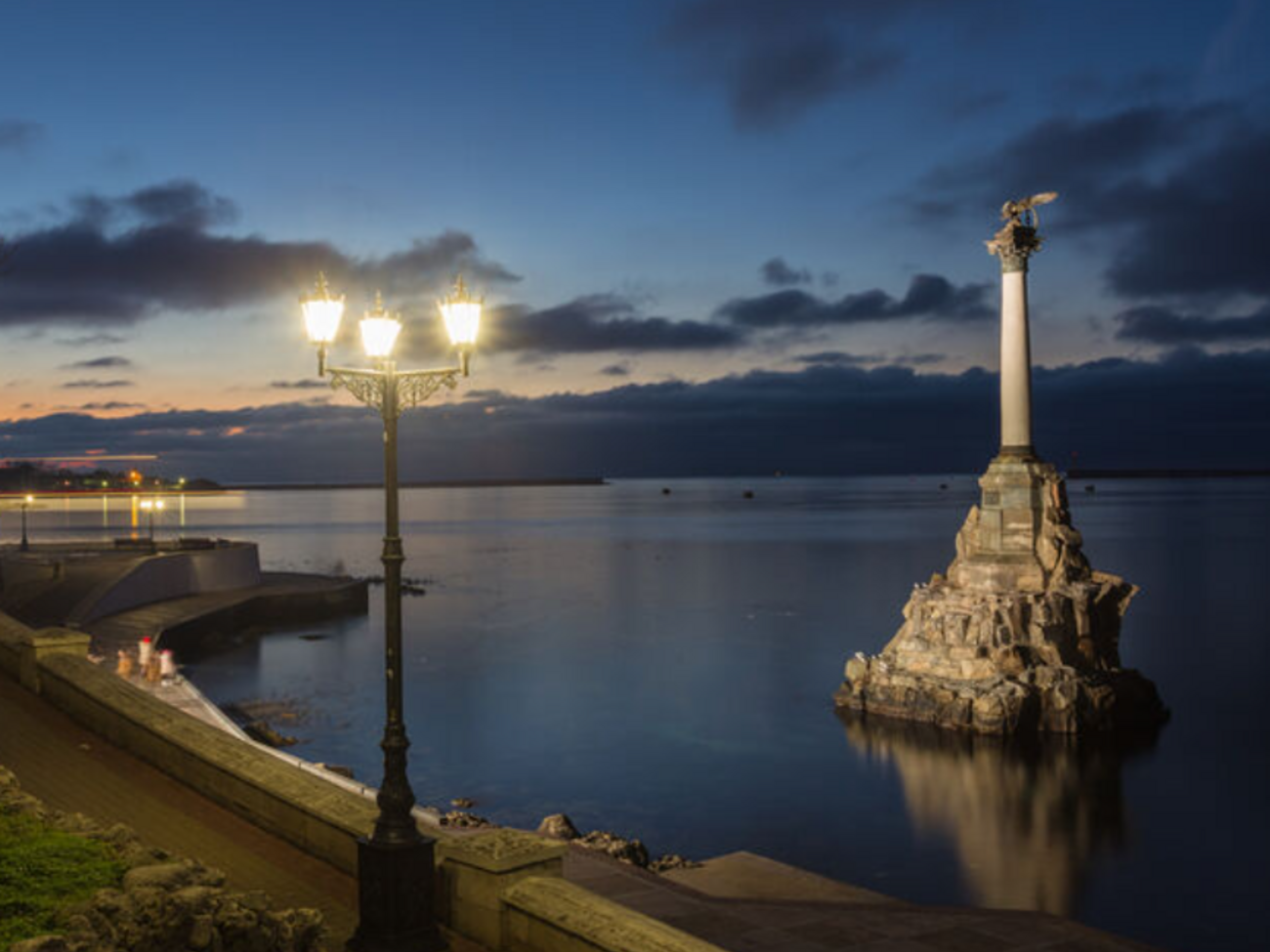 Жителі Севастополя чули вибухи ввечері 9 листопада