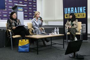 Україна підготує законодавчі зміни, які "будуть стосуватися і освіти, і мови", зазначила Стефанішина (по центру)