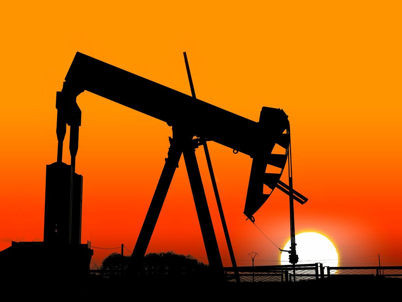 Лише з березня до липня "Лукойл" відвантажив майже 3 млн барелів нафтопродуктів морем