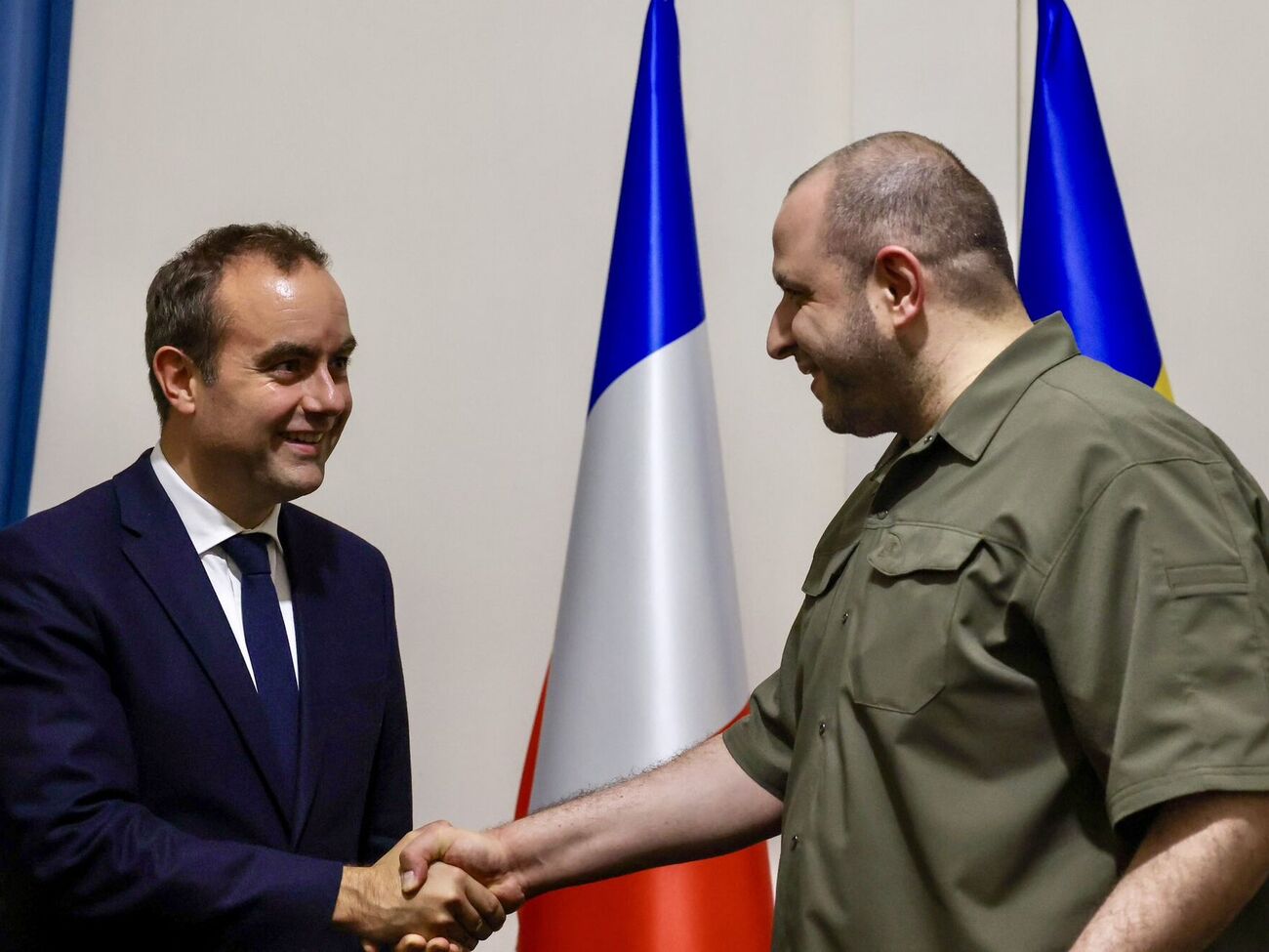 Умєров повідомив, що провів переговори з Лекорню про продовження військової допомоги Україні