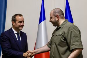 Умєров повідомив, що провів переговори з Лекорню про продовження військової допомоги Україні