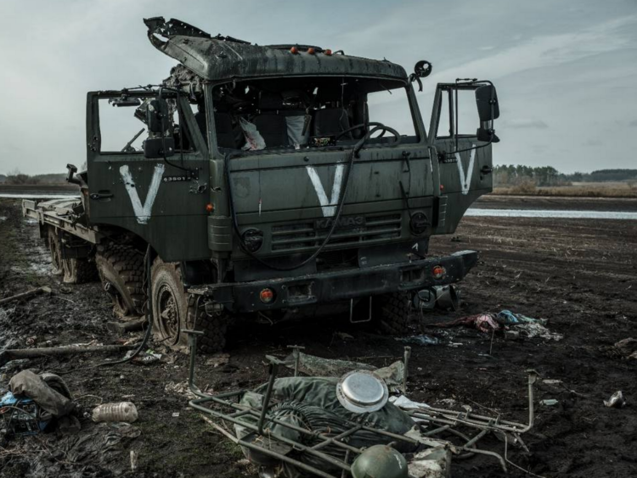 СБУ за допомогою FPV-дронів знищила вантажівки окупантів