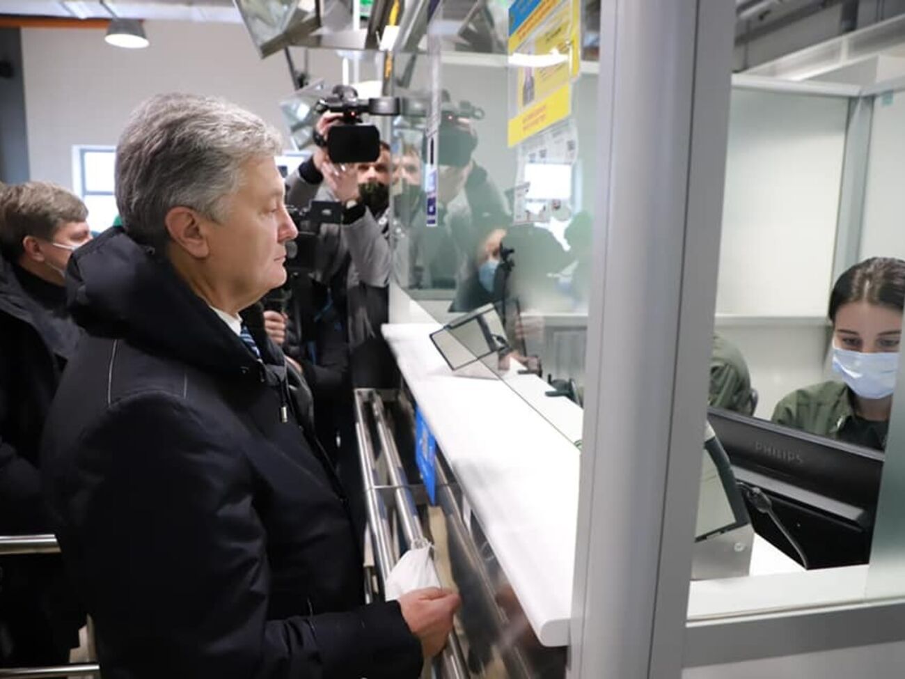 Порошенко не выпустили из Украины в командировку, подписанную Стефанчуком