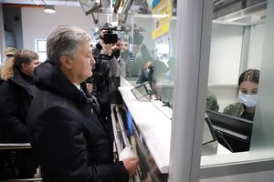 Порошенка не випустили з України у відрядження, підписане Стефанчуком