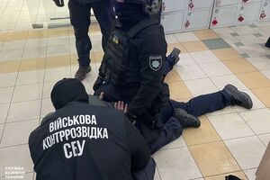 Співробітники СБУ затримали фігуранта під час отримання грошей від потерпілої