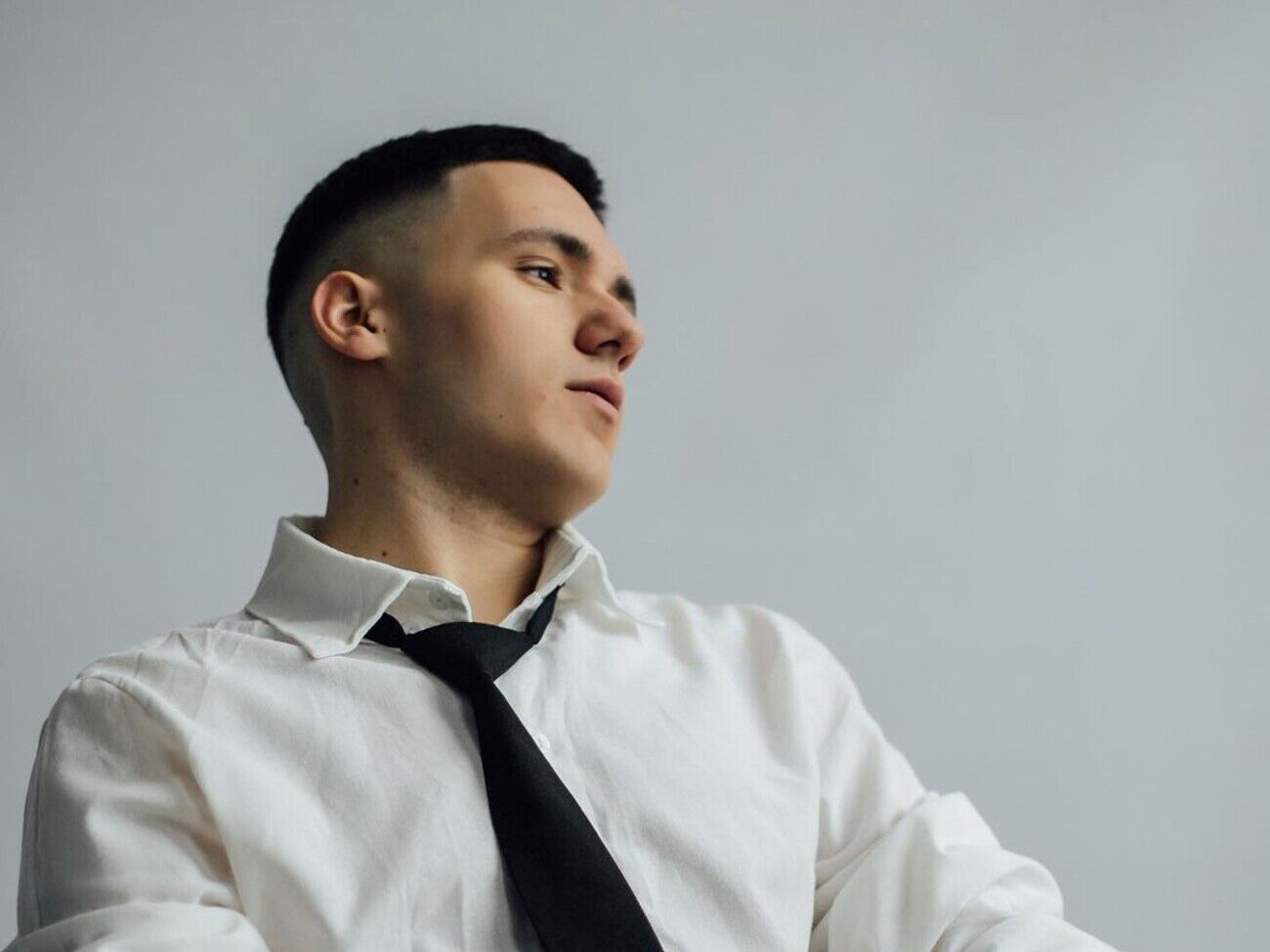 У лютому 2022 року Карпук розпочав сольну кар'єру під псевдонімом Yaktak