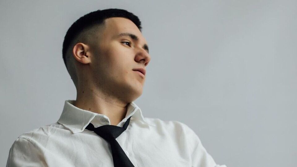 В феврале 2022 года Карпук начал сольную карьеру под псевдонимом Yaktak