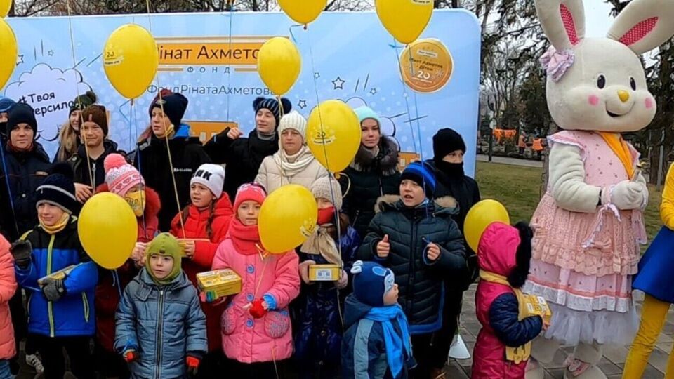 Фонд Рината Ахметова опекается детьми в течение всего года на протяжении уже 20 лет