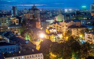 Во время комендантского часа запрещено пребывание на улицах без специально выданных пропусков и удостоверений