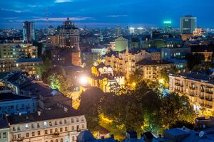 Під час комендантської години заборонено перебування на вулицях без спеціально виданих перепусток і посвідчень