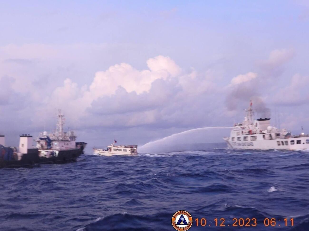 Фото инцидента опубликовал представитель Филиппин