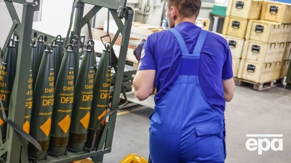 Европа не успевает производить оружие для помощи Украине и пополнения своих арсеналов, пишут СМИ