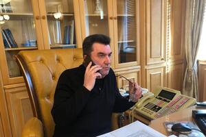 Данилов советует "сдать в архив" старые "учебники" и подходы к ведению войны по результатам боевых действий в Украине