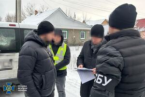 Місцевого депутата підозрюють у "вибиванні" грошей