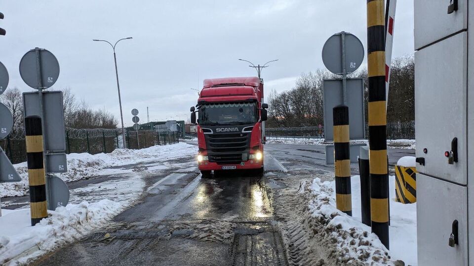 Кубраков розповів, скільки вантажівок уже проїхало КПП