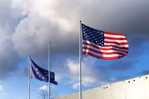 Макрофінансова стабільність України може опинитися під загрозою, якщо ЄС і США не схвалять пакетів допомоги Києву, зазначили ЗМІ