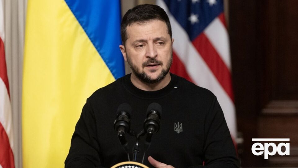Зеленский: Как может Украина просто отдать свои территории? Это абсолютное безумие. Там живут наши люди