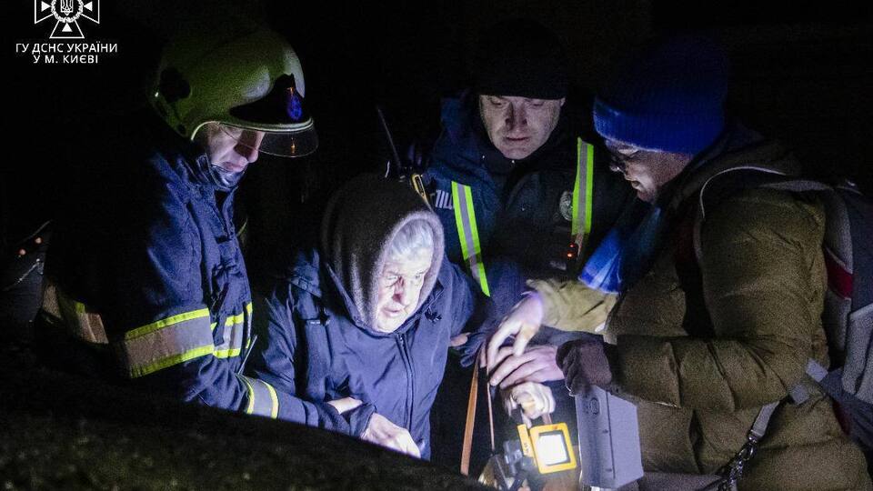 В Киеве зафиксировано около десятка случаев падения обломков ракет в результате воздушного боя, пострадали 53 человека